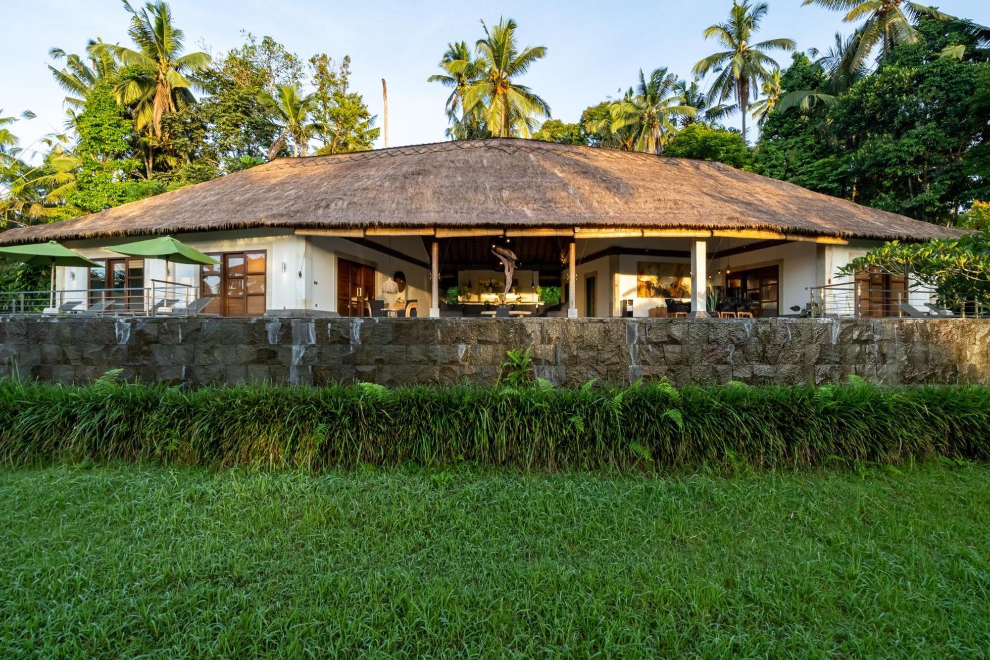 Villa Themma Jungle - Sumptuous 3Br Luxury Villa With Majestic Jungle View North Of Ubud Экстерьер фото
